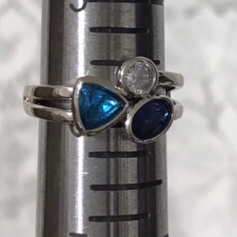 Sterling Crystal Abstract Ring. - Picture 6 of 6